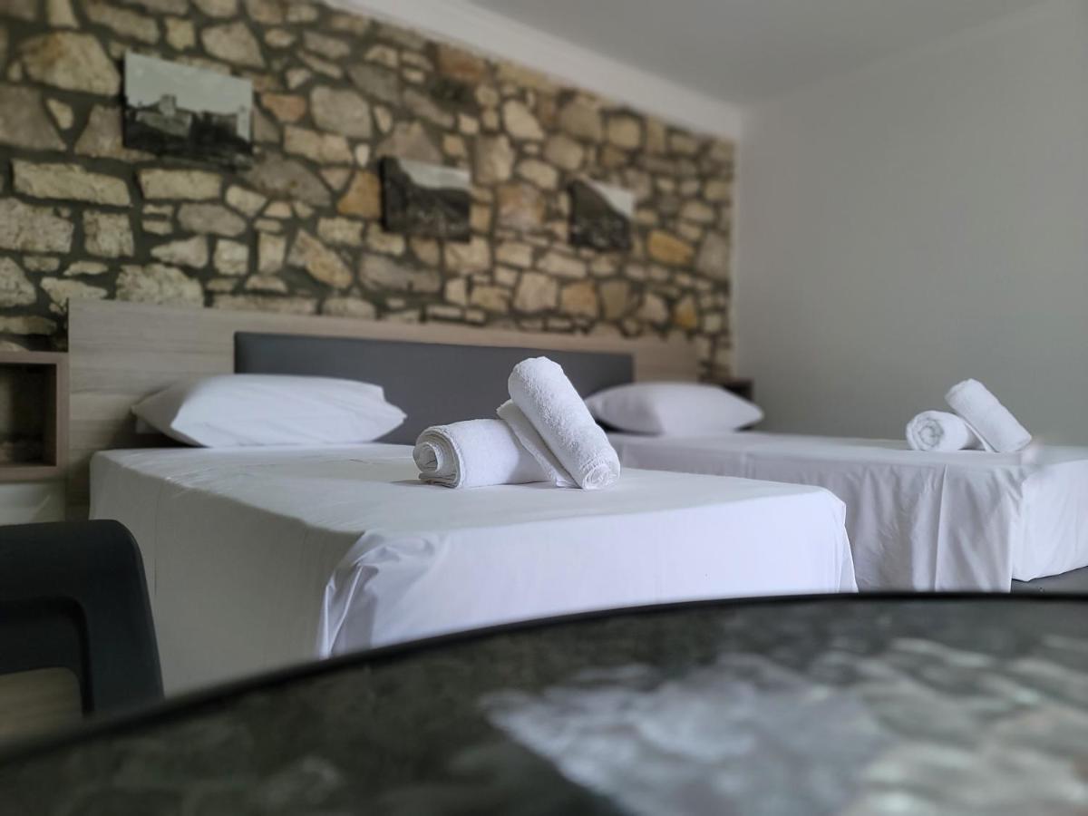 G&K Garden Hotel Berat Esterno foto