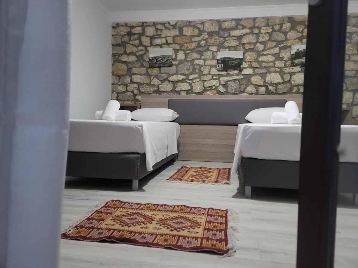 G&K Garden Hotel Berat Esterno foto