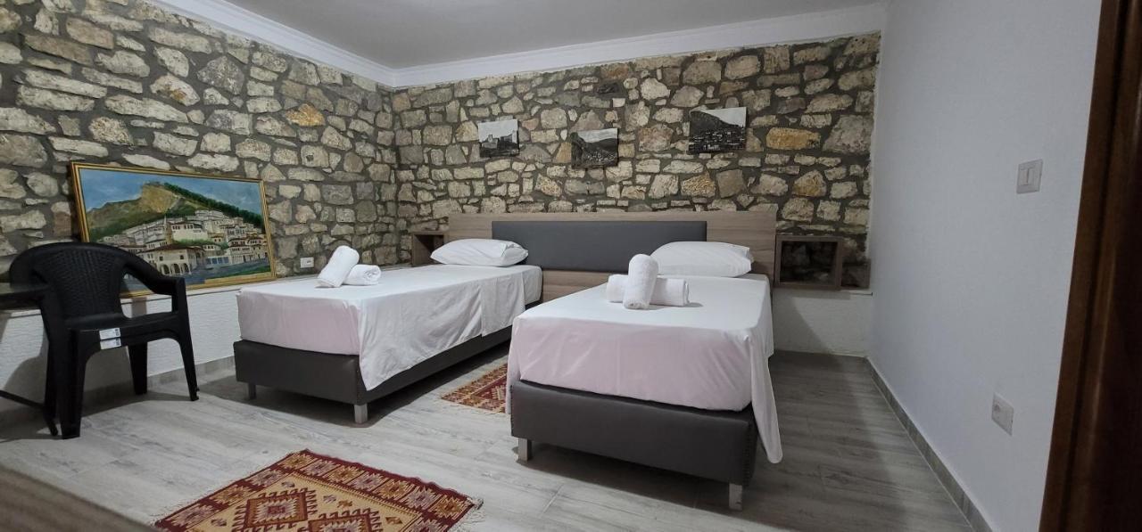 G&K Garden Hotel Berat Esterno foto